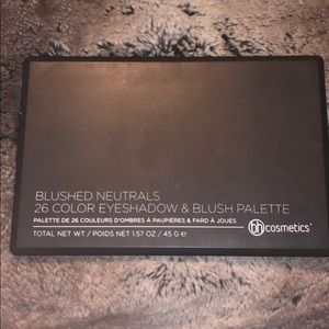 Bh cosmetics neutrals 26 color eyeshadow & blush